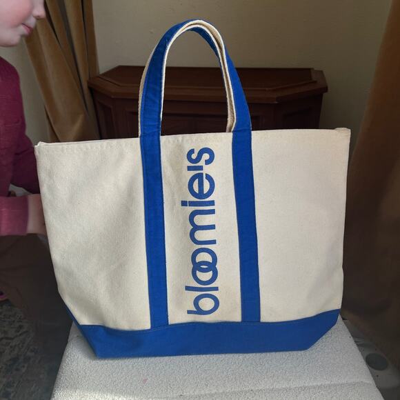 Bloomingdale's Handbags - Bloomingdale’s Bloomie’s Canvas Tote Blue Trim Medium Shopper Bag Vintage Style